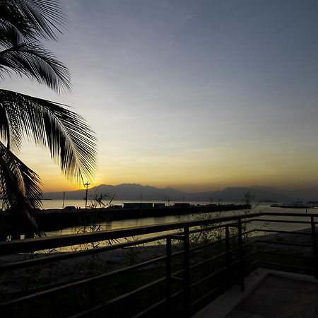 The Reef Hotel And Residences Olongapo Exterior foto