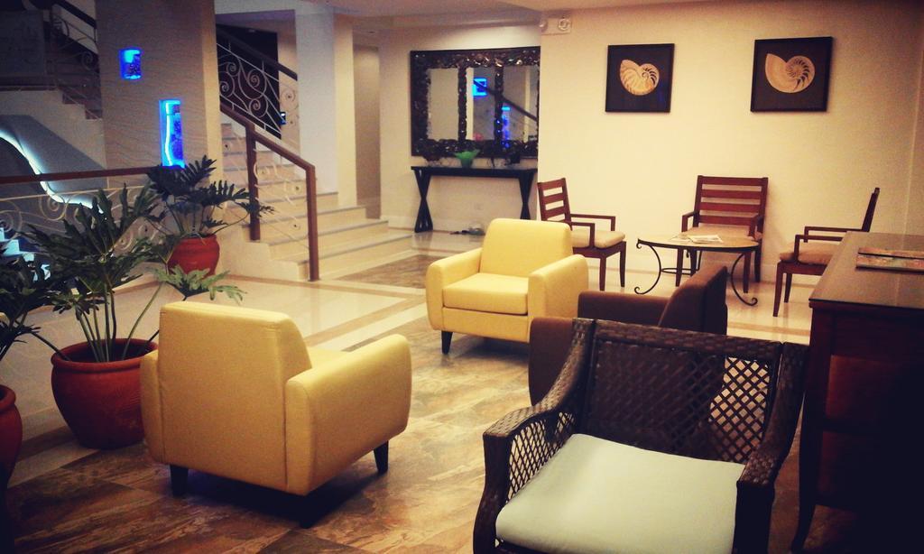 The Reef Hotel And Residences Olongapo Exterior foto
