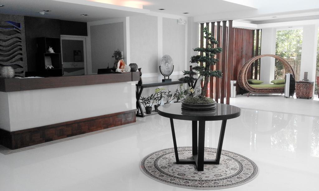 The Reef Hotel And Residences Olongapo Exterior foto