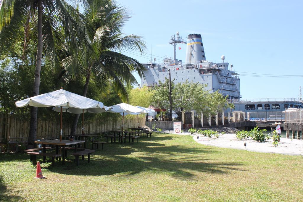The Reef Hotel And Residences Olongapo Exterior foto