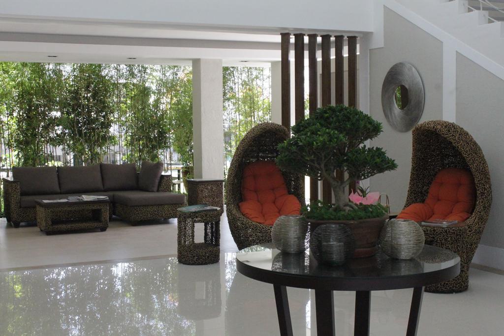 The Reef Hotel And Residences Olongapo Exterior foto