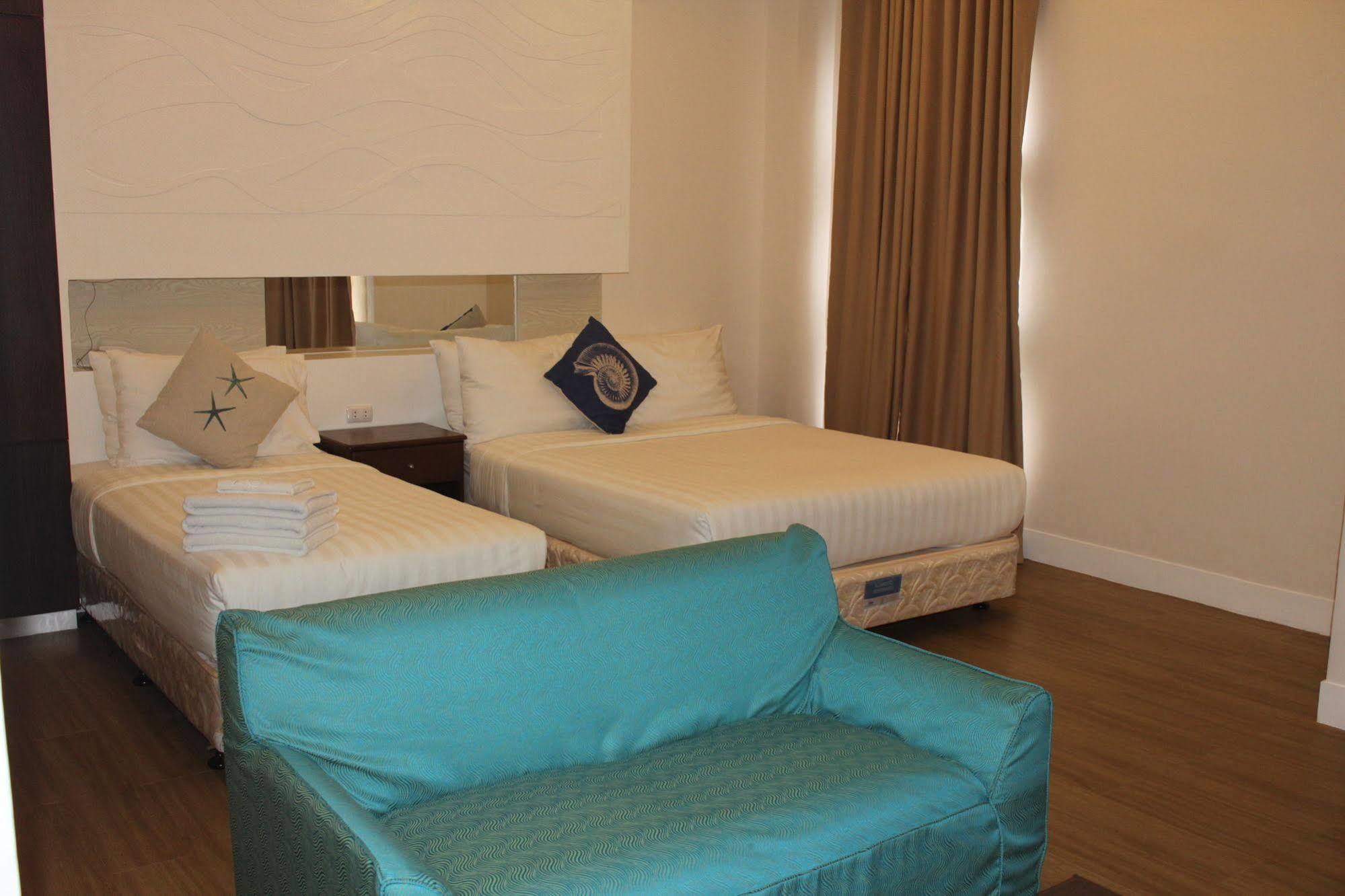 The Reef Hotel And Residences Olongapo Exterior foto