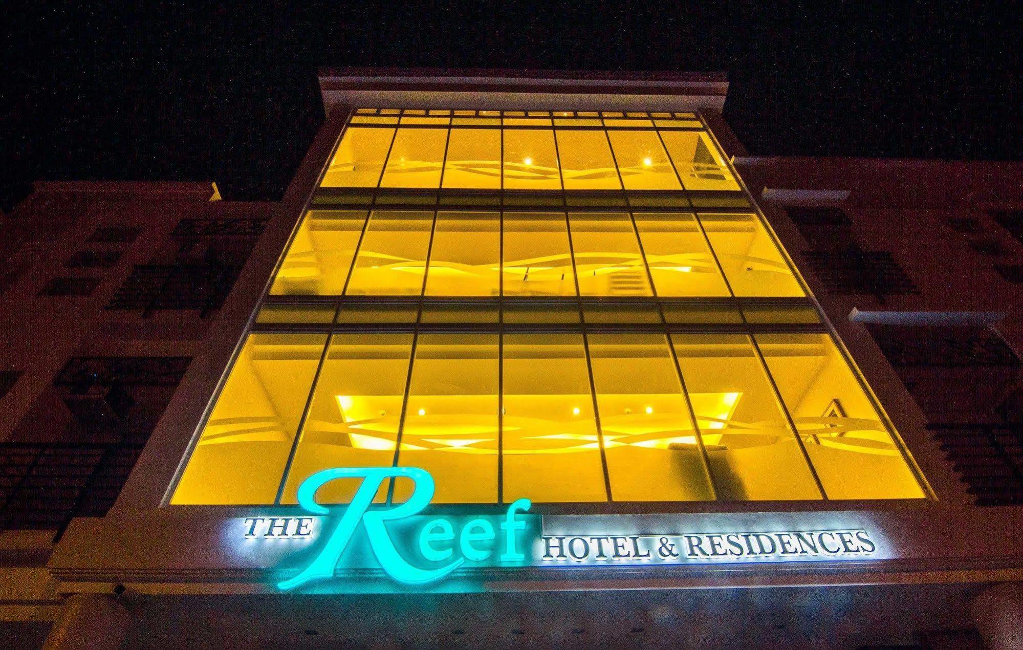 The Reef Hotel And Residences Olongapo Exterior foto